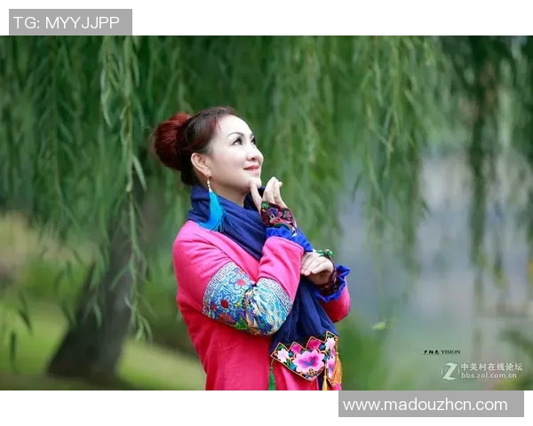 91人妻麻豆-独特的影像风尚—神秘的优雅 色彩张扬的艺术人生—探寻91人妻麻豆的魅力世界-91人妻麻豆